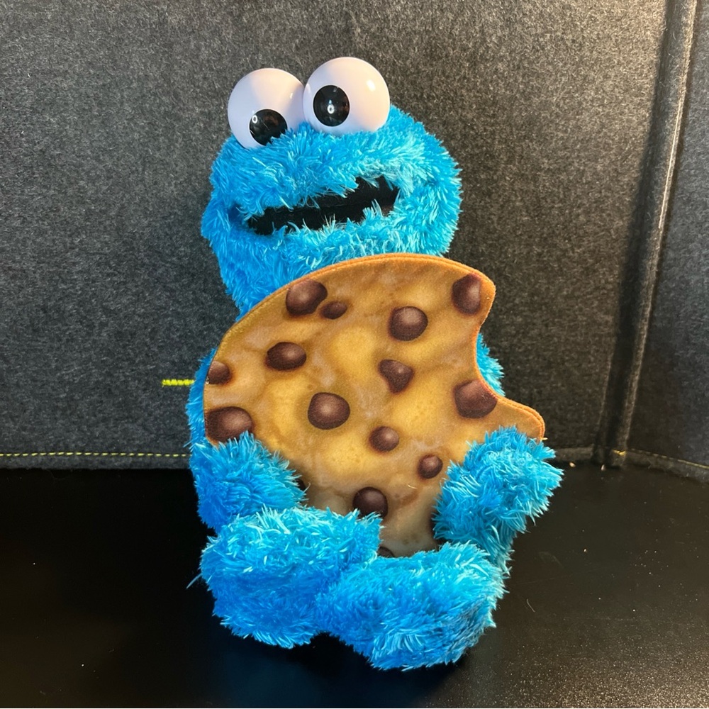 Hasbro Sesame Street Workshop Interactive Peekaboo Talking Cookie‎ Monster 15”